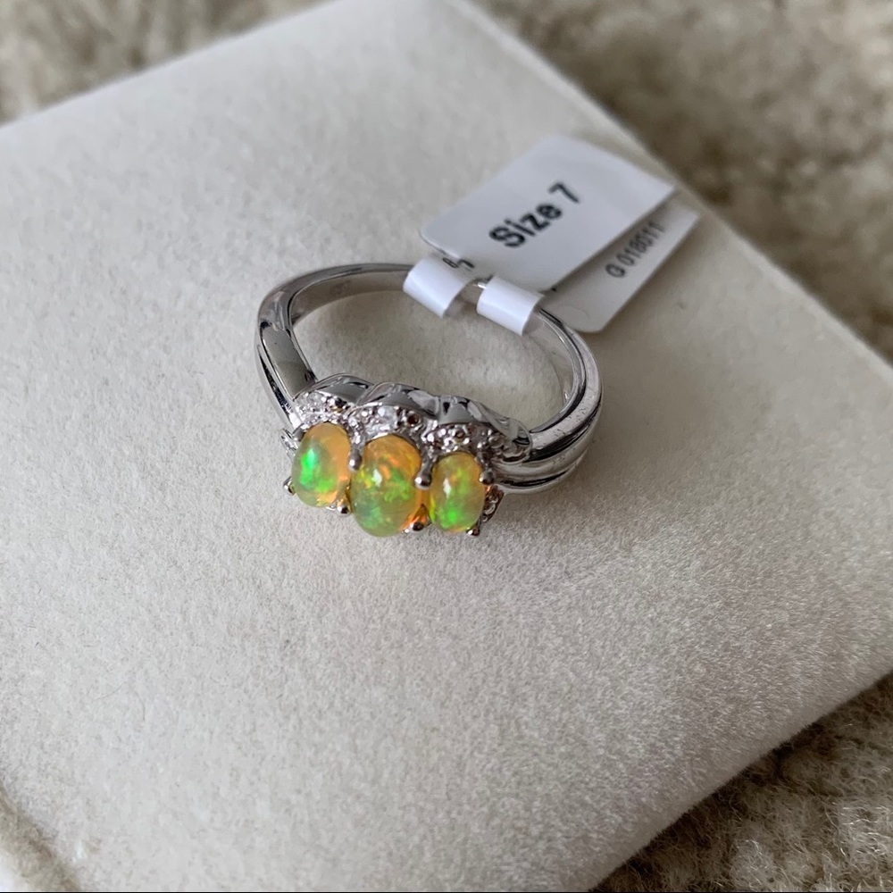 Opal Diamond 925 Silver Ring Size 7